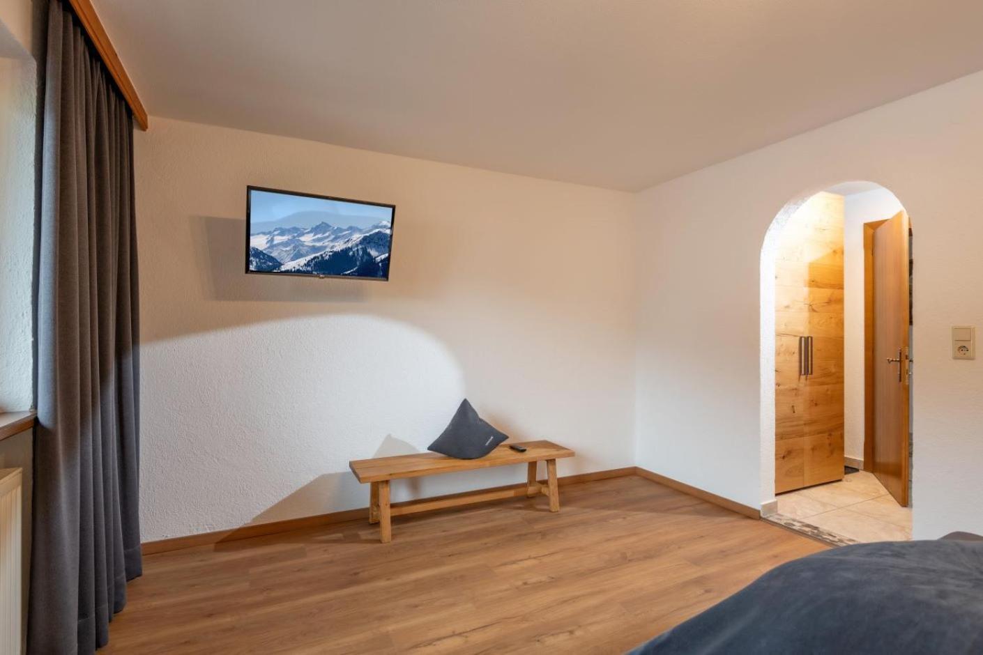 Haus Schroll Apartman Ried im Zillertal Kültér fotó