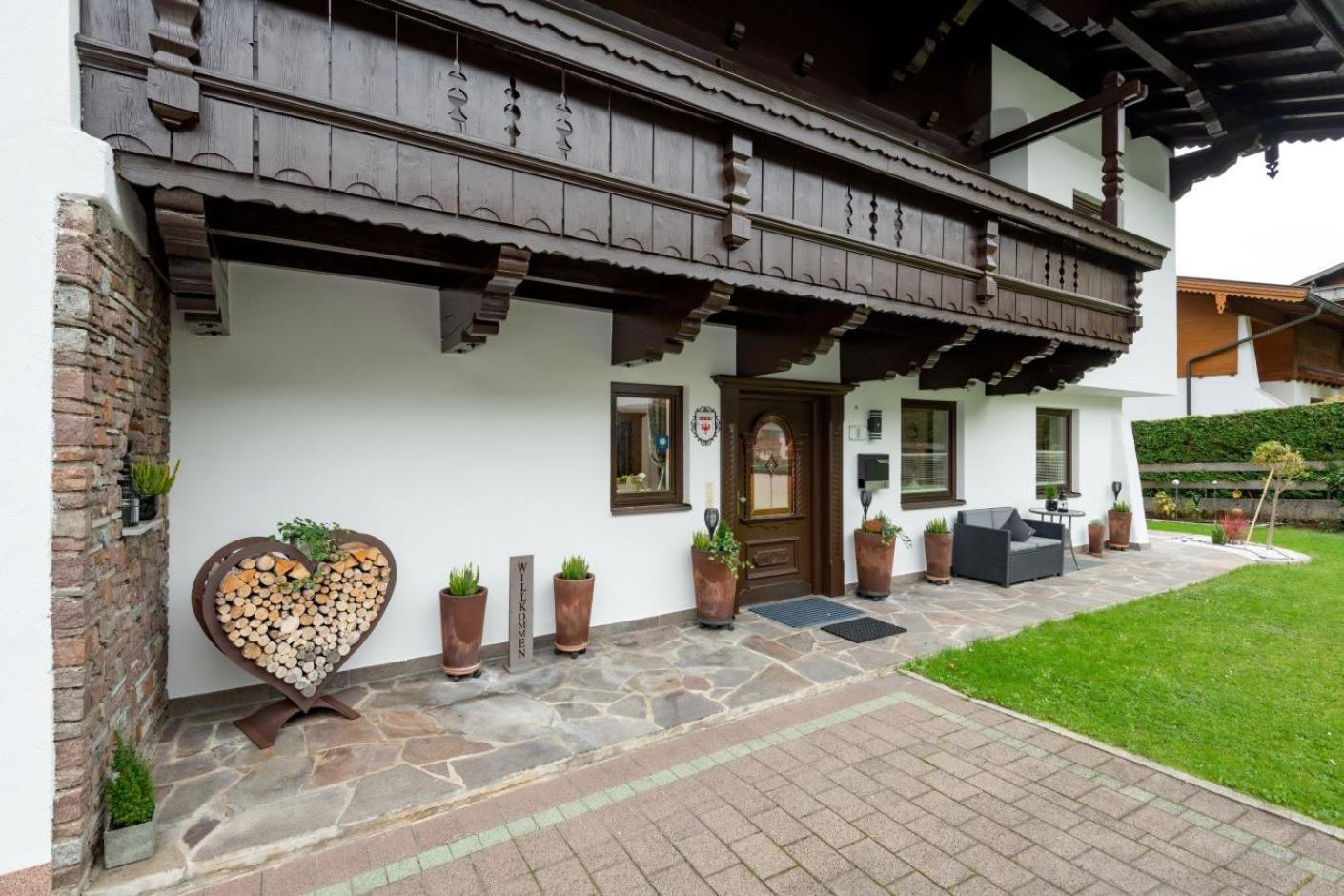 Haus Schroll Apartman Ried im Zillertal Kültér fotó