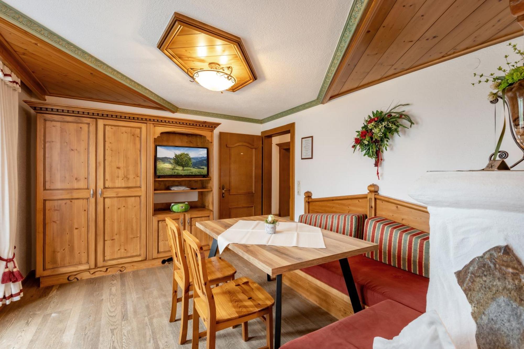 Haus Schroll Apartman Ried im Zillertal Kültér fotó
