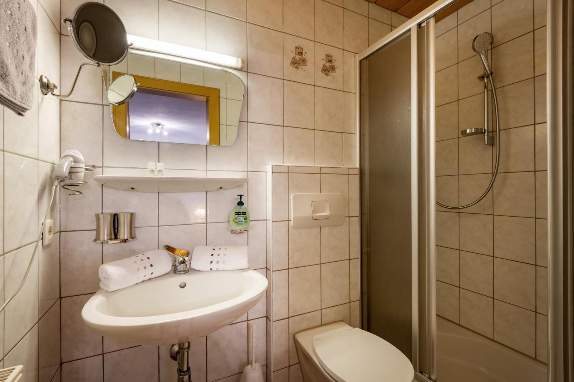 Haus Schroll Apartman Ried im Zillertal Kültér fotó