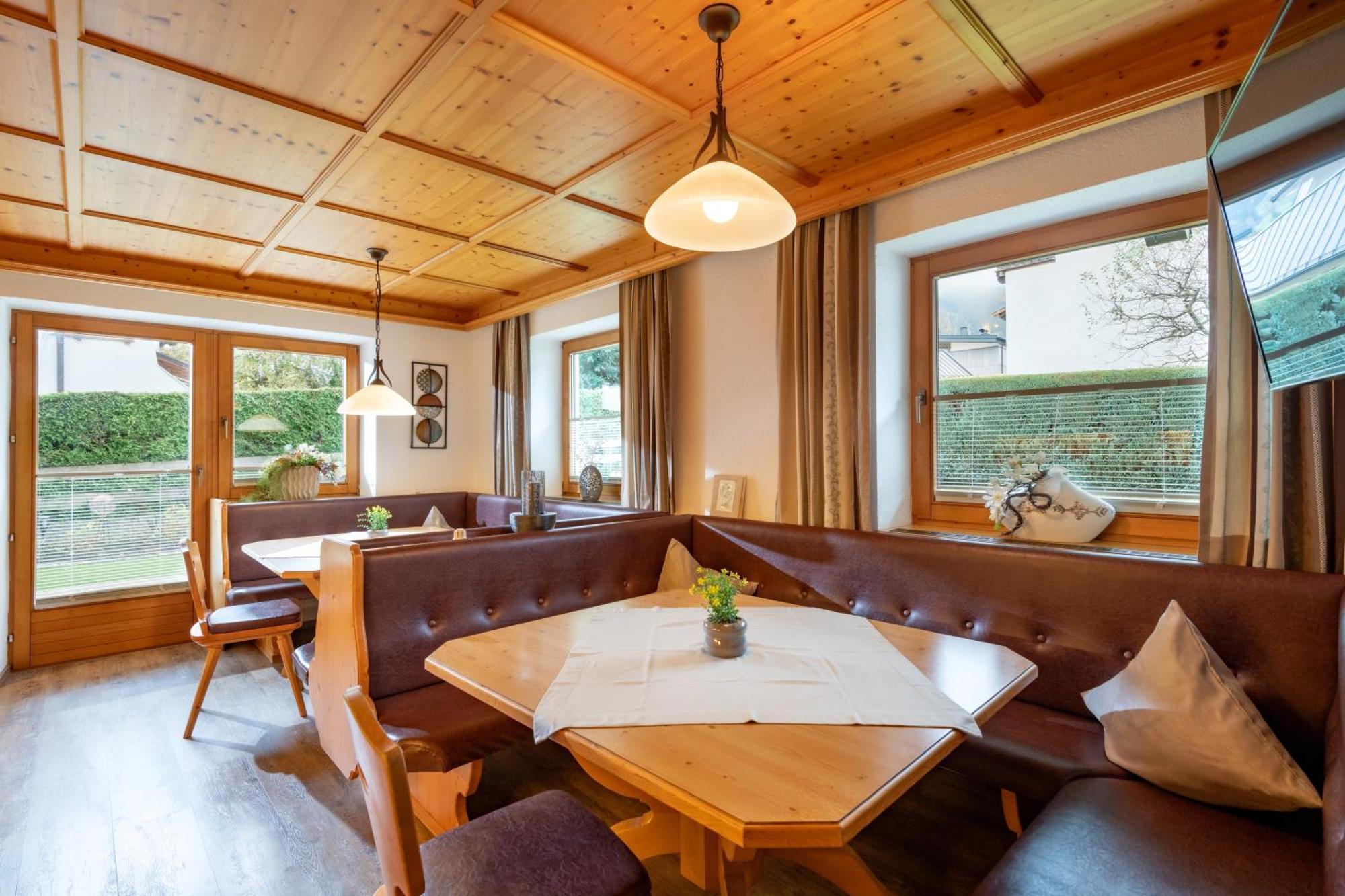 Haus Schroll Apartman Ried im Zillertal Kültér fotó