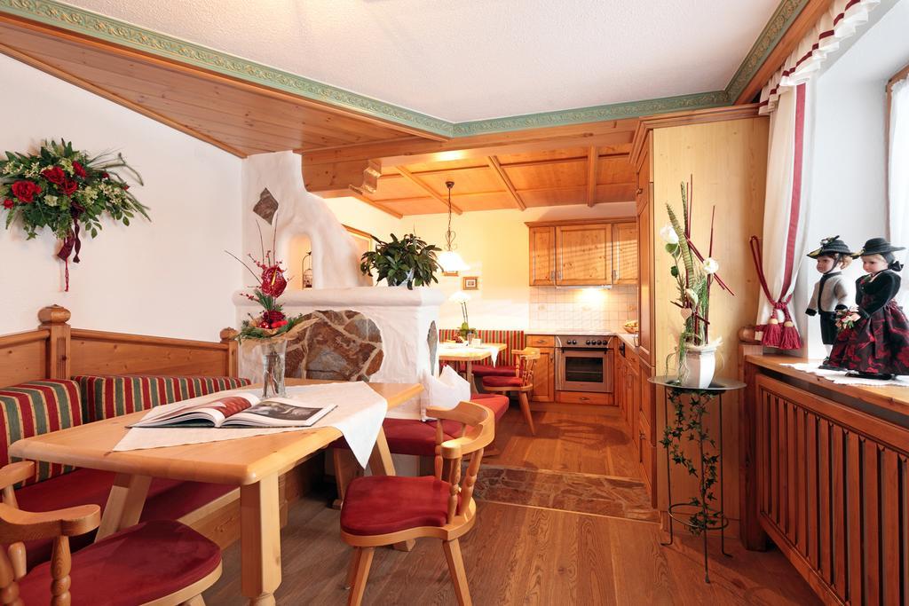 Haus Schroll Apartman Ried im Zillertal Szoba fotó